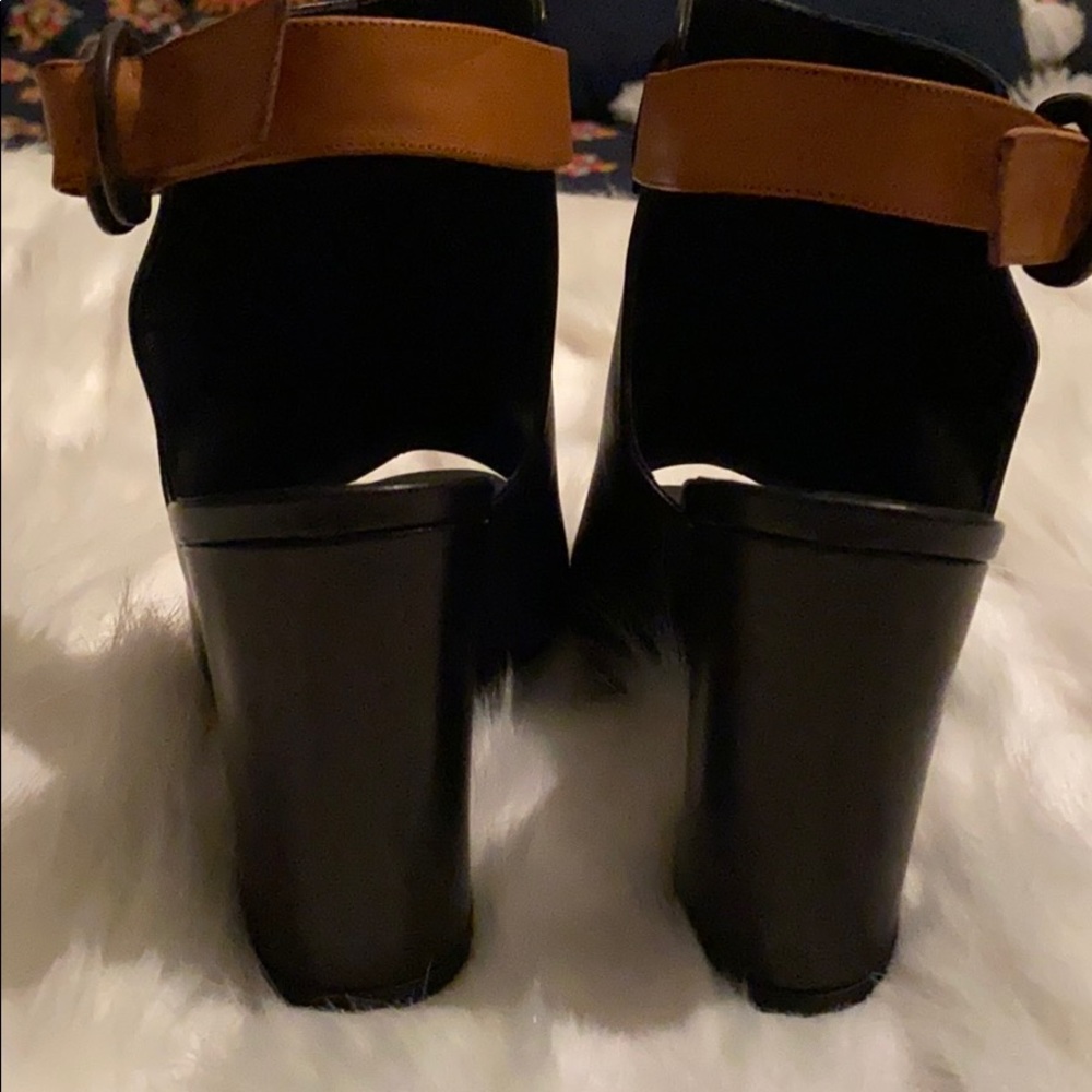 Delman “Aggie” peep-toe heel size 8.5. - Picture 5 of 7
